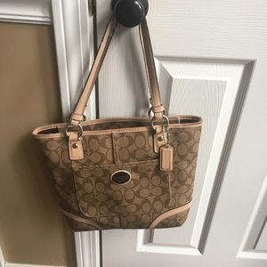 Coach Tote F18922